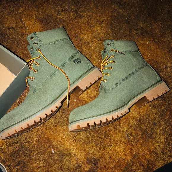 Selling - Picture 3 of 3